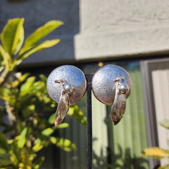 Vtg Susan Cummings Earrings Hammered Sterling Silver Dreamcatcher Feather Clips - Picture 4 of 13